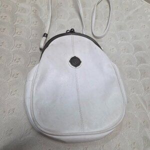 Bag Bazaar white shoulder bag with metal clasp